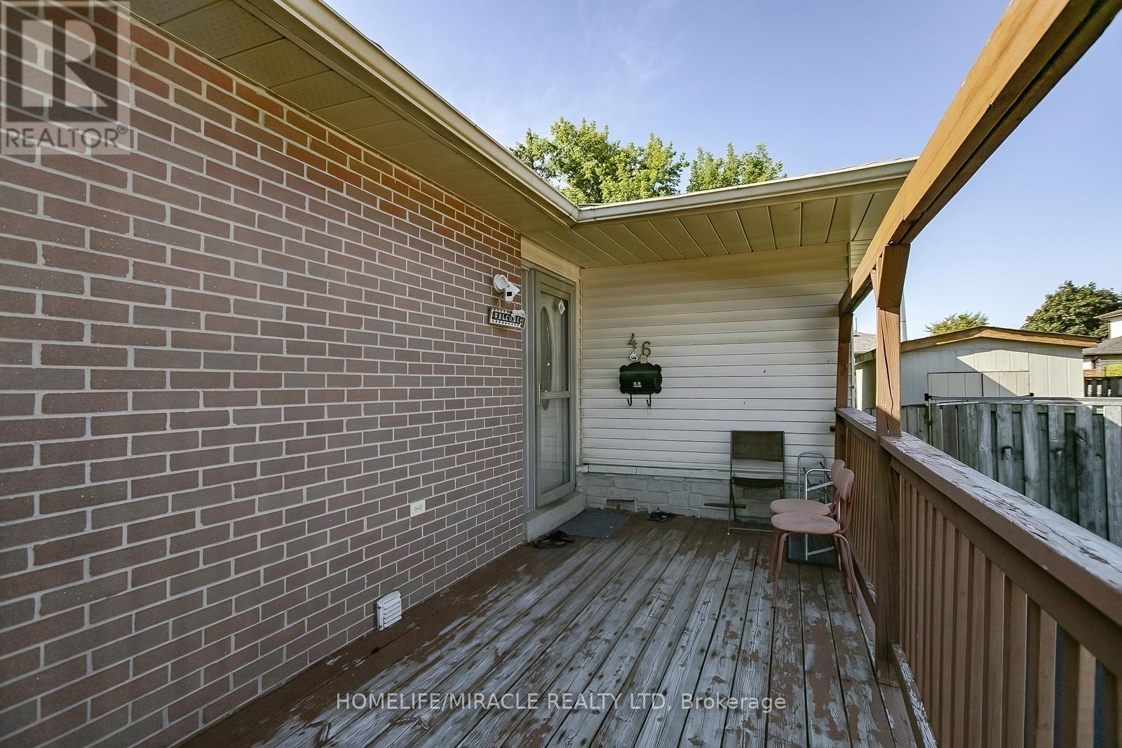 Photo 4 of 46 Reigate Avenue, Brampton ON