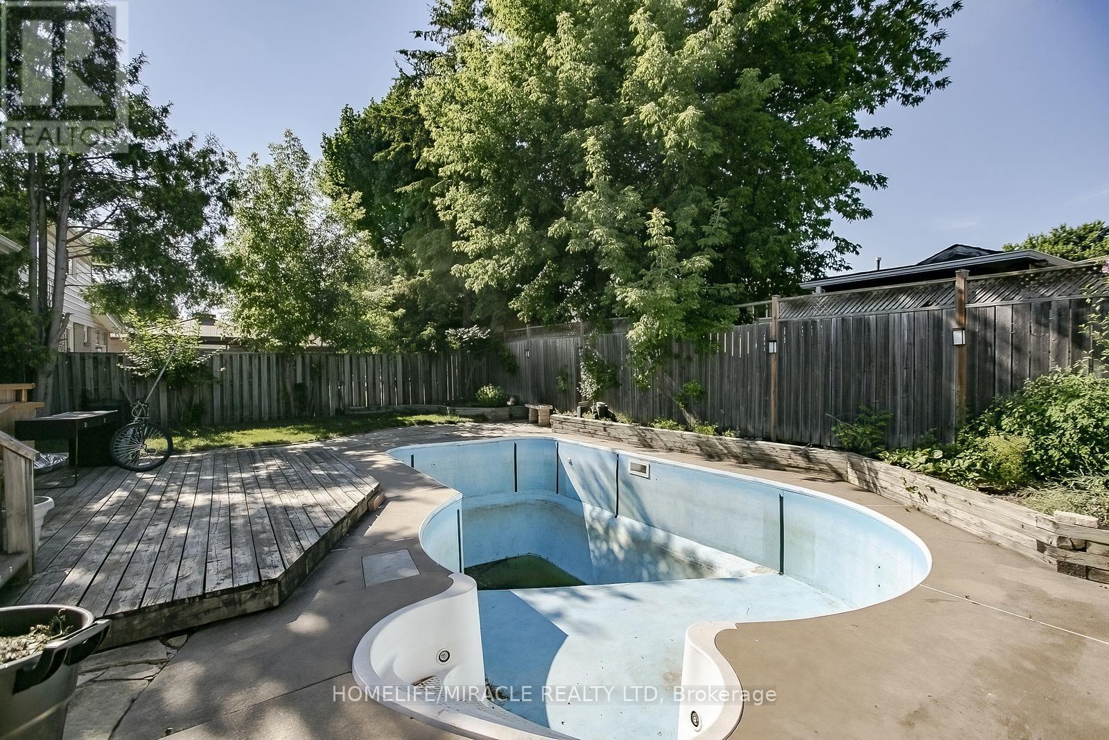 Photo 45 of 46 Reigate Avenue, Brampton ON