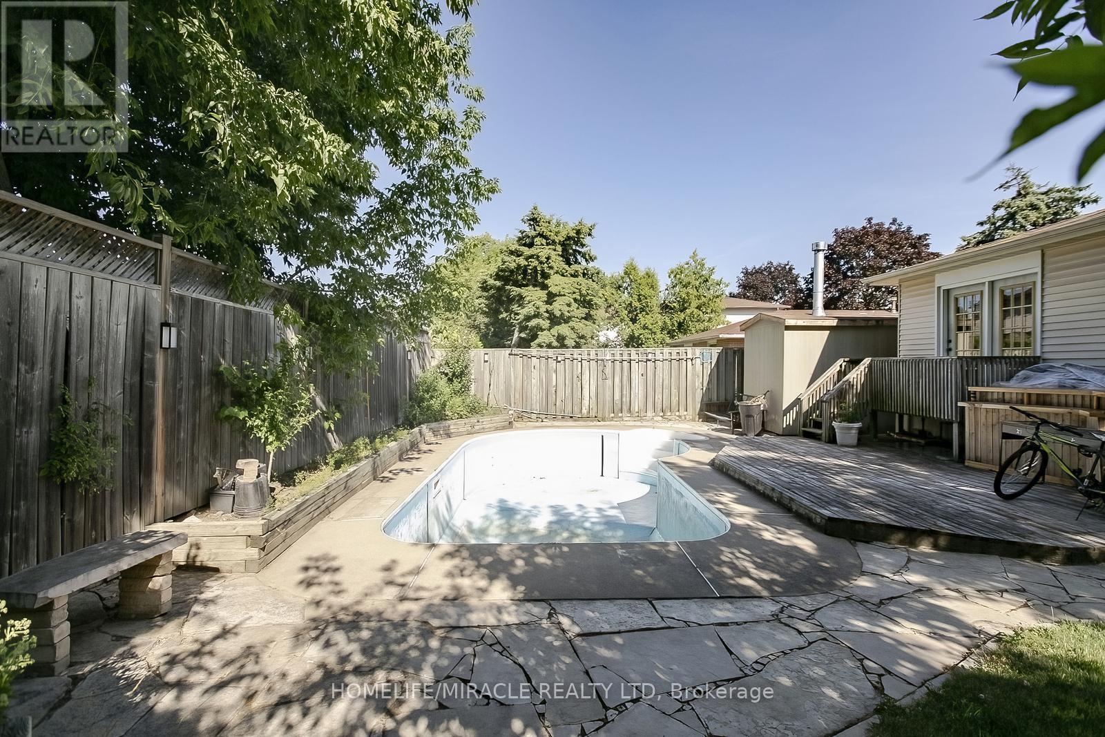 Photo 48 of 46 Reigate Avenue, Brampton ON