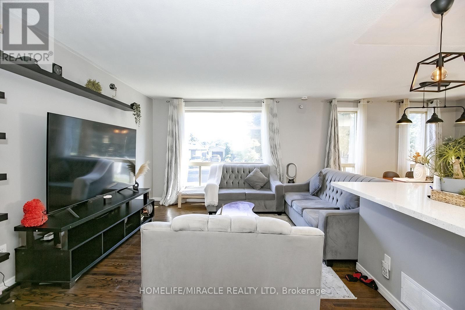 Photo 7 of 46 Reigate Avenue, Brampton ON