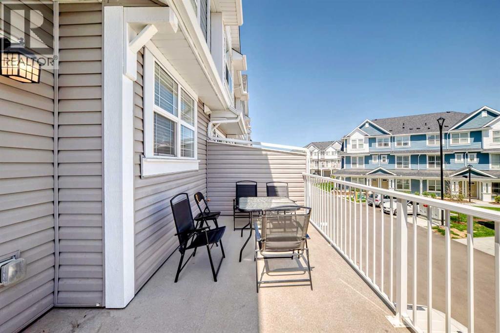 Photo 11 of 614 Copperstone Manor Se, Calgary AB