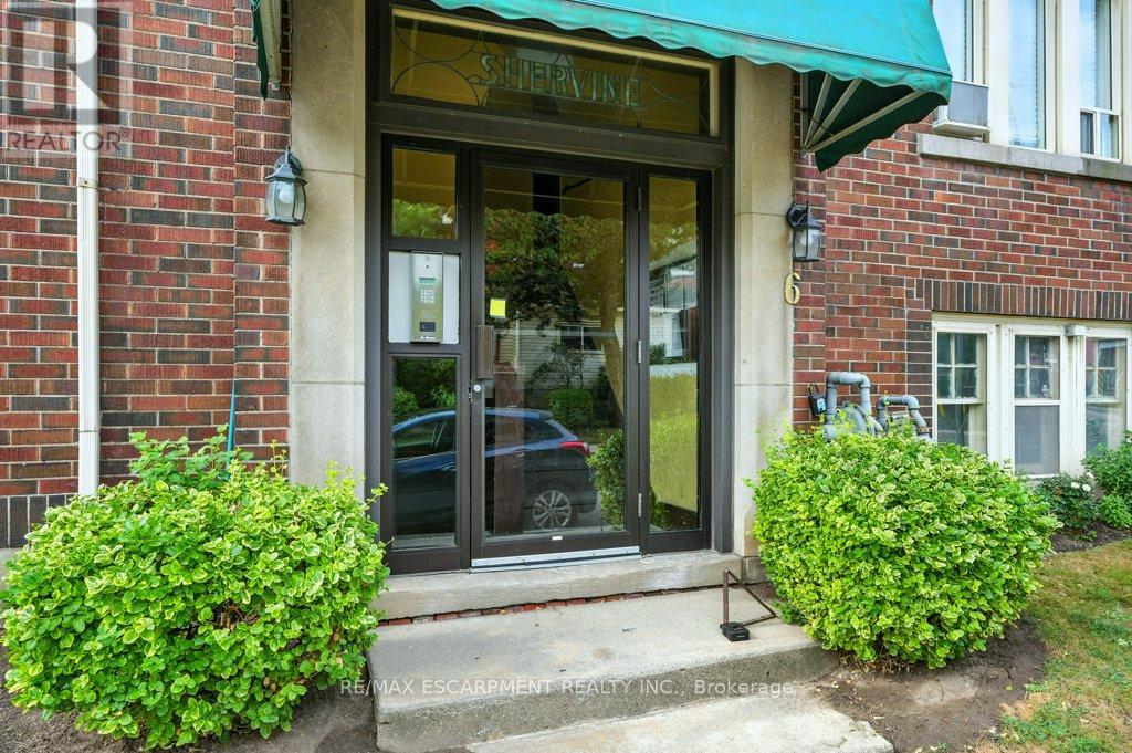 Photo 1 of 18 6 Vineland Avenue, Hamilton ON
