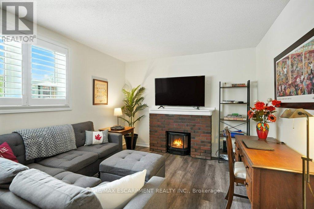 Photo 12 of 18 6 Vineland Avenue, Hamilton ON