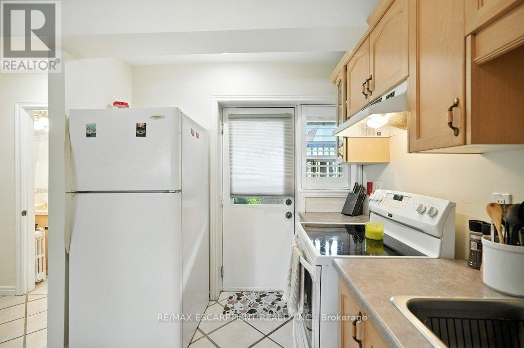 Photo 19 of 18 6 Vineland Avenue, Hamilton ON
