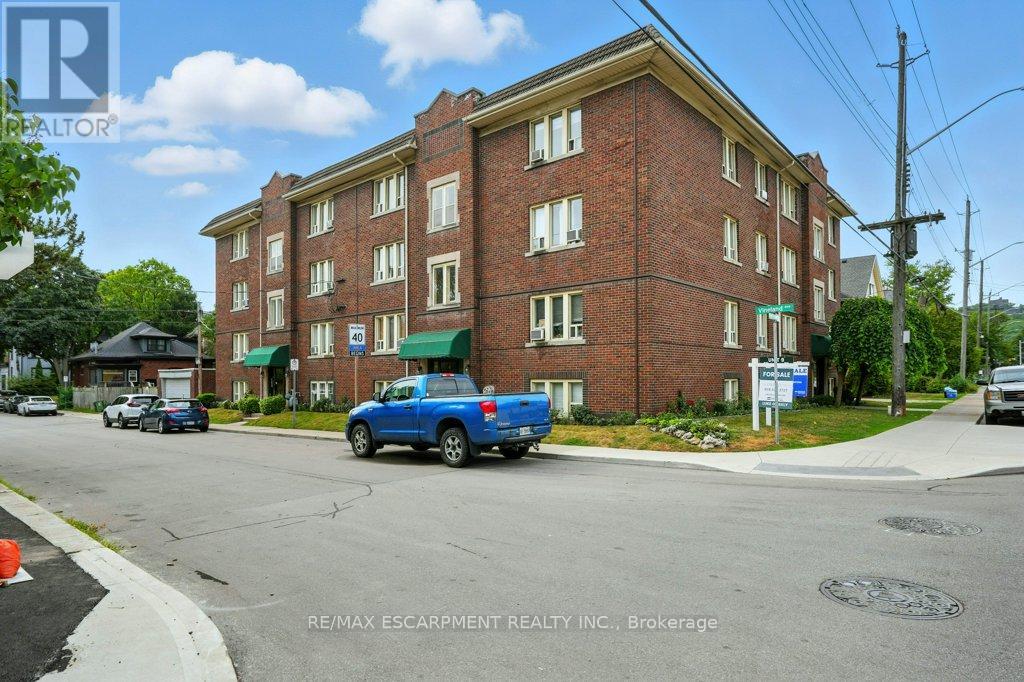 Photo 2 of 18 6 Vineland Avenue, Hamilton ON