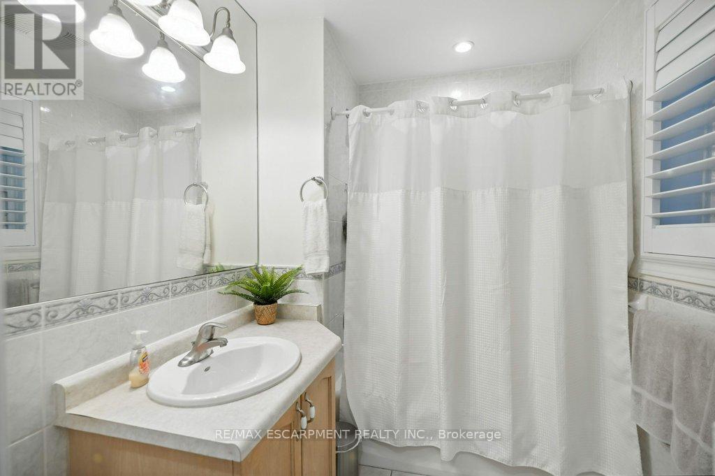Photo 27 of 18 6 Vineland Avenue, Hamilton ON