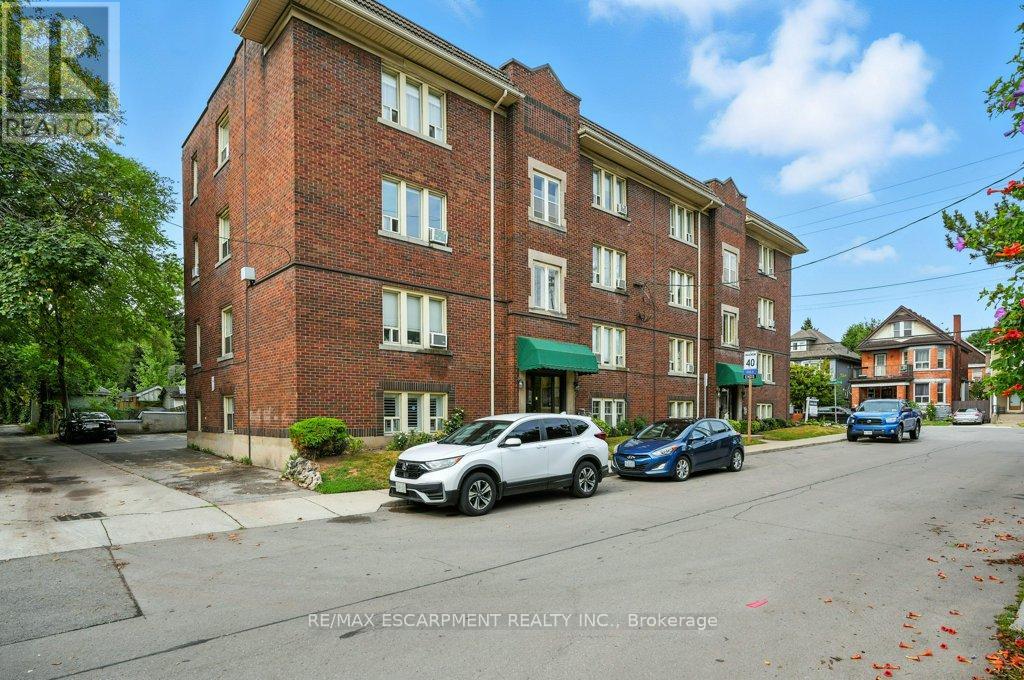 Photo 3 of 18 6 Vineland Avenue, Hamilton ON
