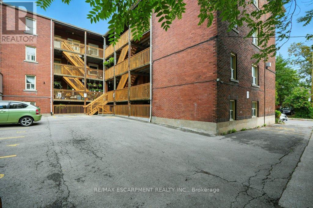 Photo 36 of 18 6 Vineland Avenue, Hamilton ON