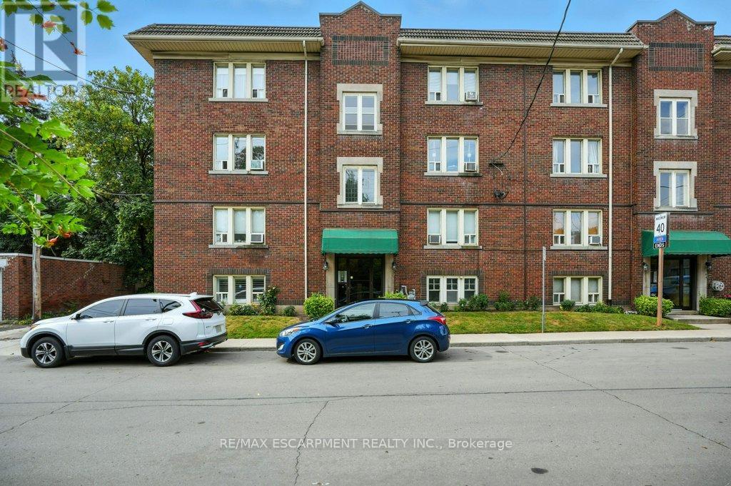 Photo 5 of 18 6 Vineland Avenue, Hamilton ON