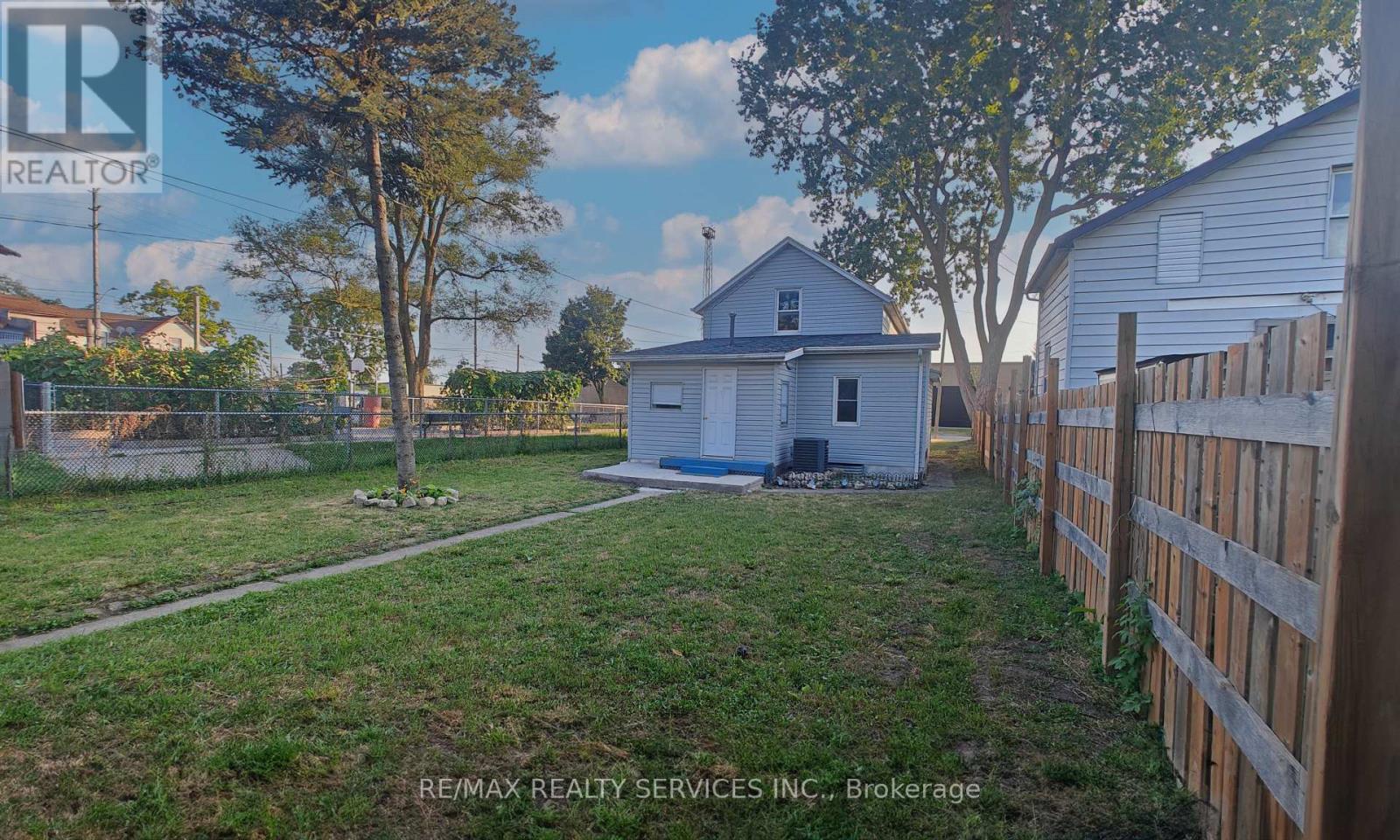 Photo 33 of 764 Caron Avenue, Windsor ON