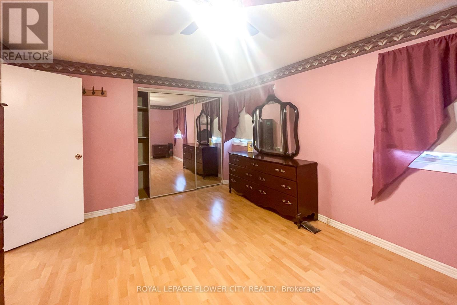 Photo 13 of 43 Greenwich Circle, Brampton ON