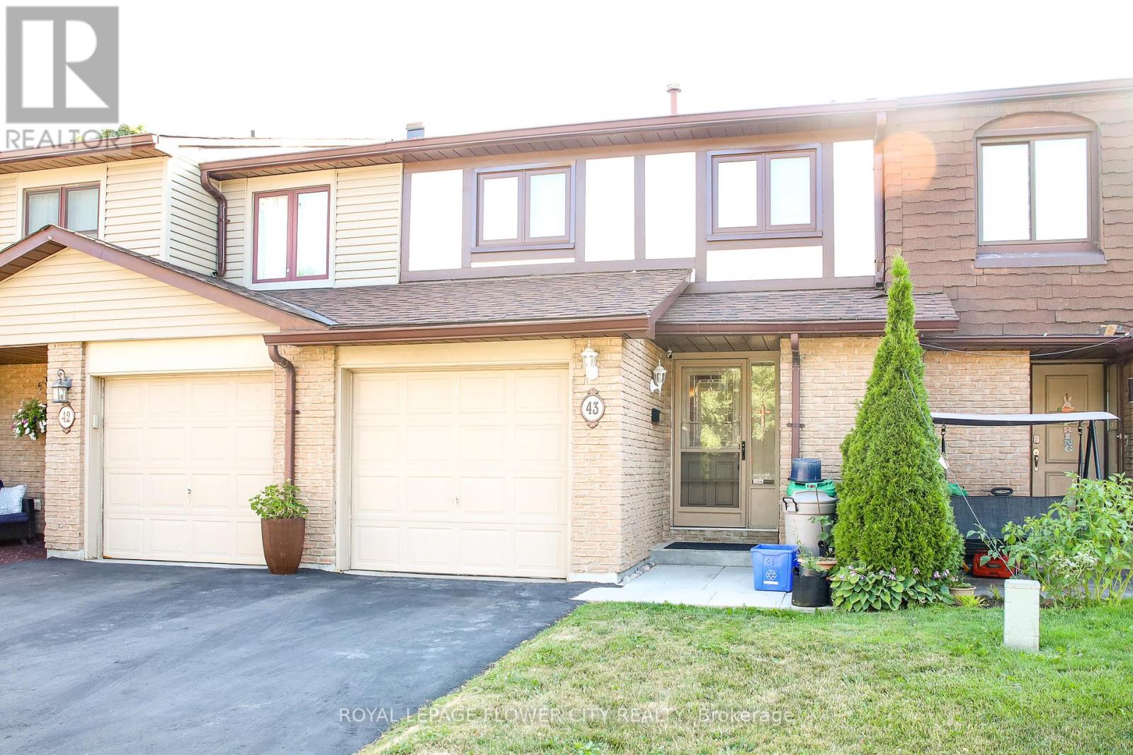 Photo 1 of 43 Greenwich Circle, Brampton ON
