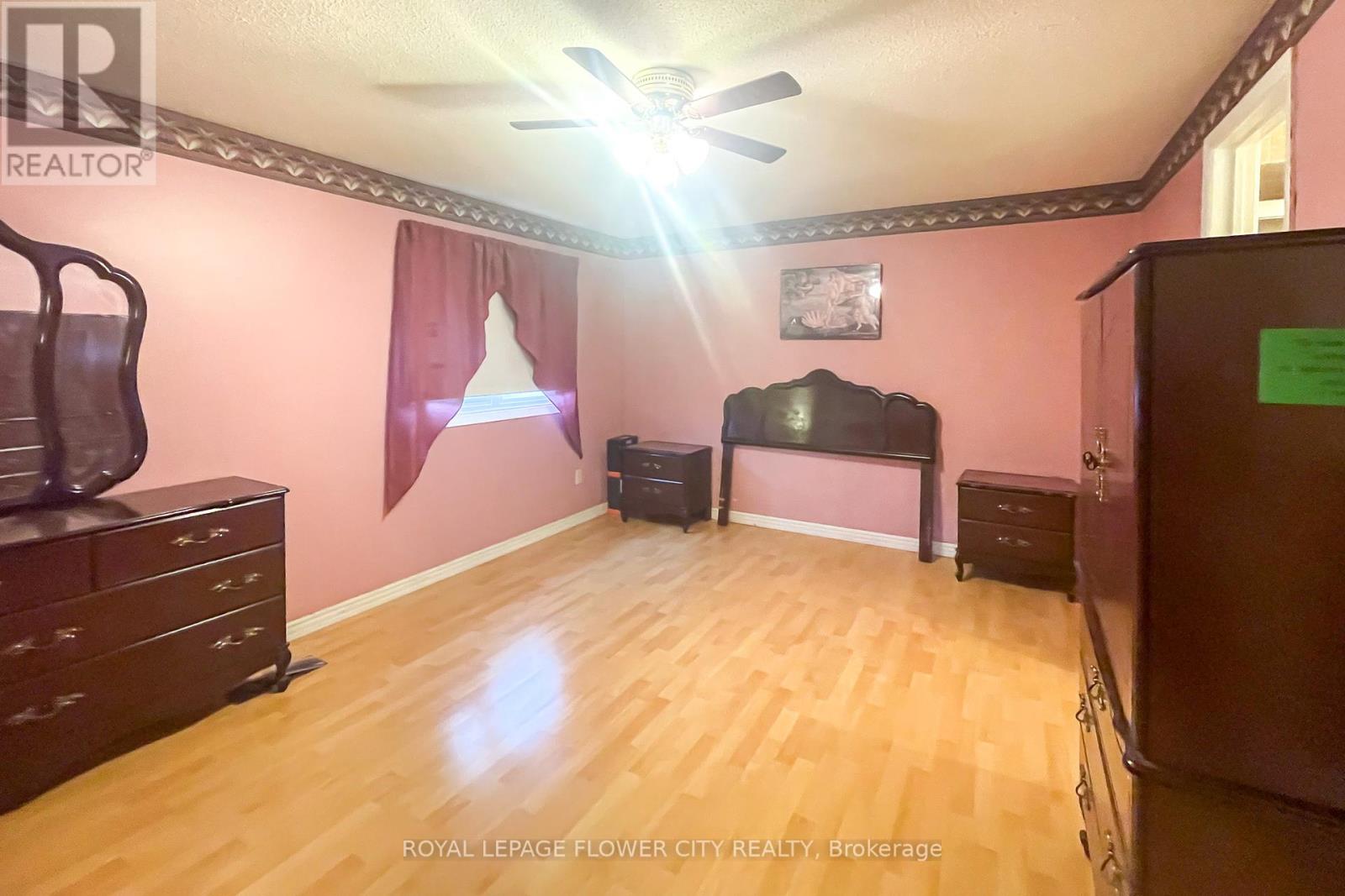 Photo 12 of 43 Greenwich Circle, Brampton ON