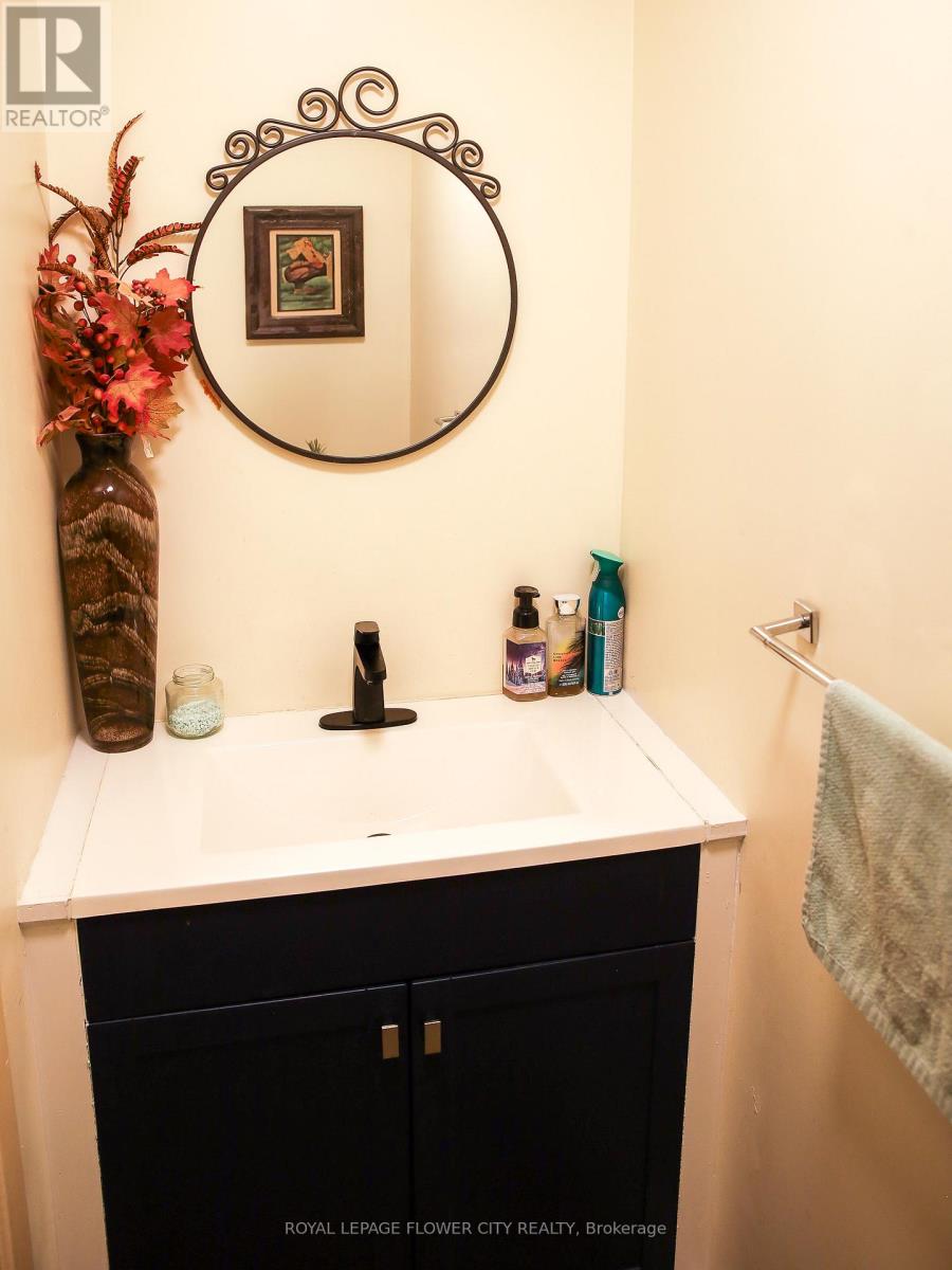 Photo 26 of 43 Greenwich Circle, Brampton ON