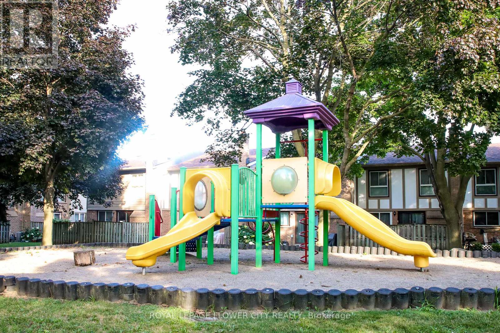 Photo 27 of 43 Greenwich Circle, Brampton ON
