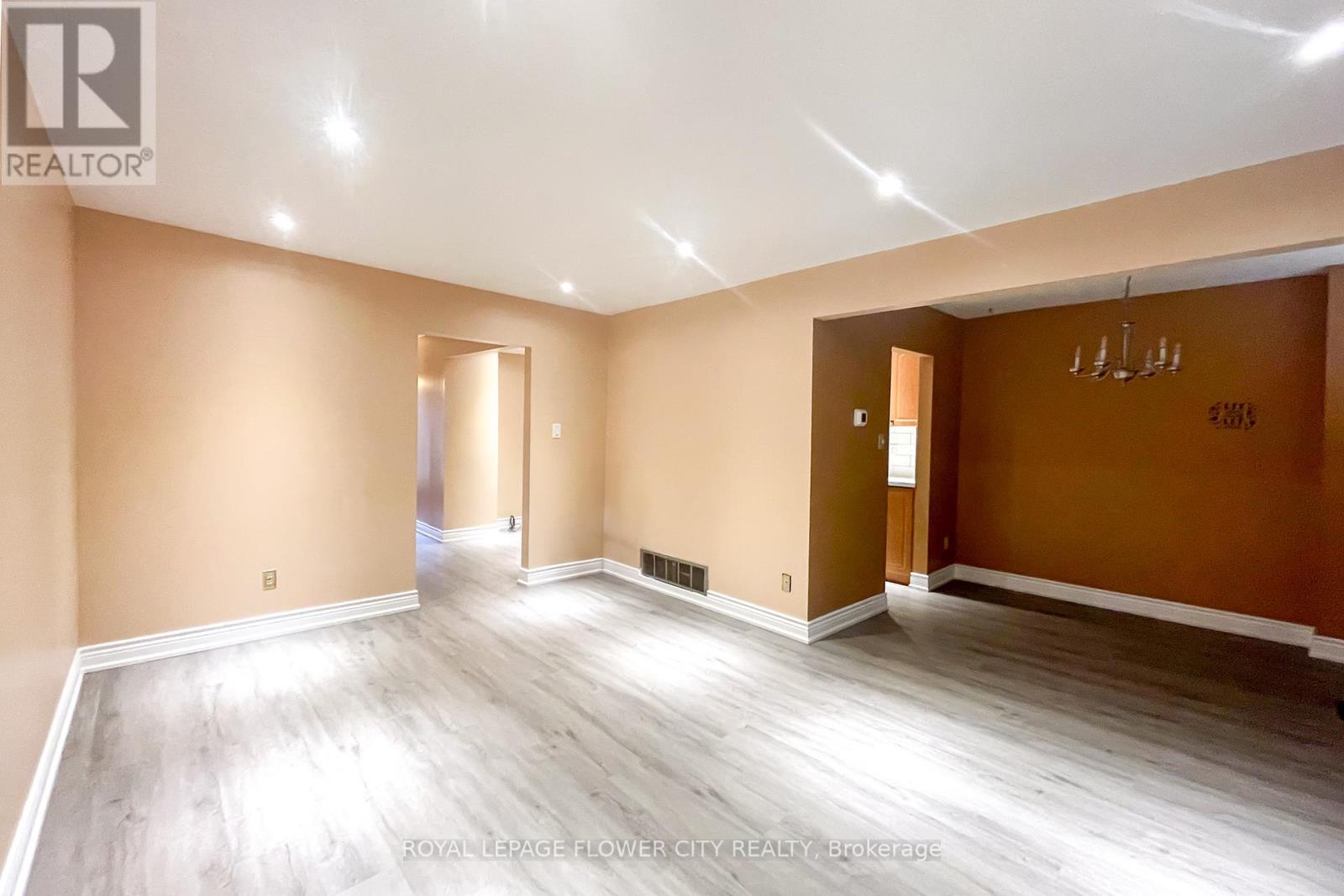 Photo 6 of 43 Greenwich Circle, Brampton ON