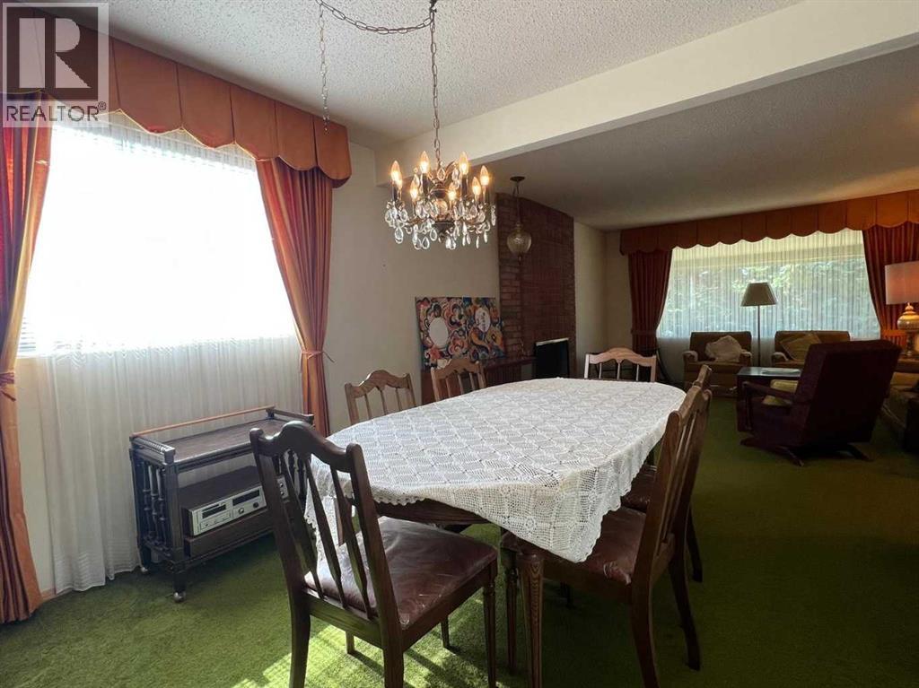 Single Family House Bi-level for Sale in  Dalhart Hill NW Dalhousie Calgary 