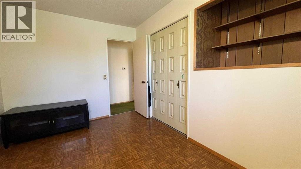 Single Family House Bi-level for Sale in  Dalhart Hill NW Dalhousie Calgary 