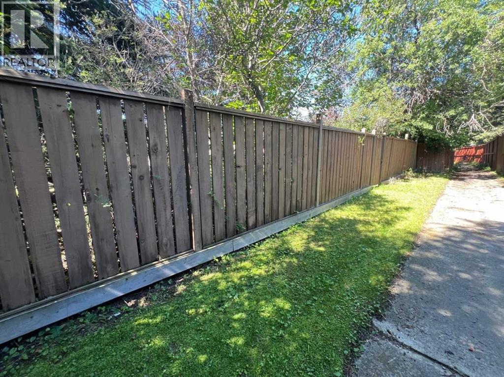 Single Family House Bi-level for Sale in  Dalhart Hill NW Dalhousie Calgary 
