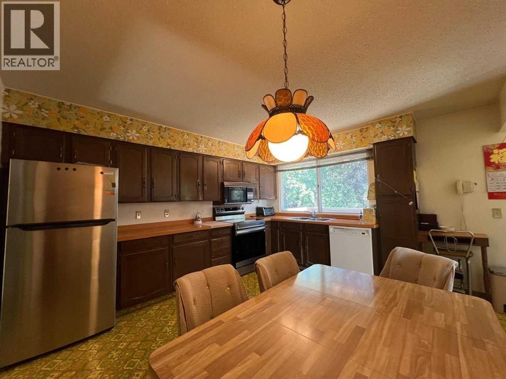 Single Family House Bi-level for Sale in  Dalhart Hill NW Dalhousie Calgary 