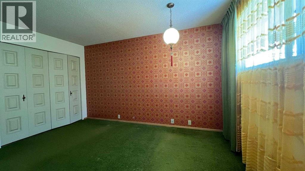 Single Family House Bi-level for Sale in  Dalhart Hill NW Dalhousie Calgary 