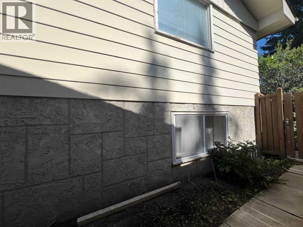 Single Family House Bi-level for Sale in  Dalhart Hill NW Dalhousie Calgary 