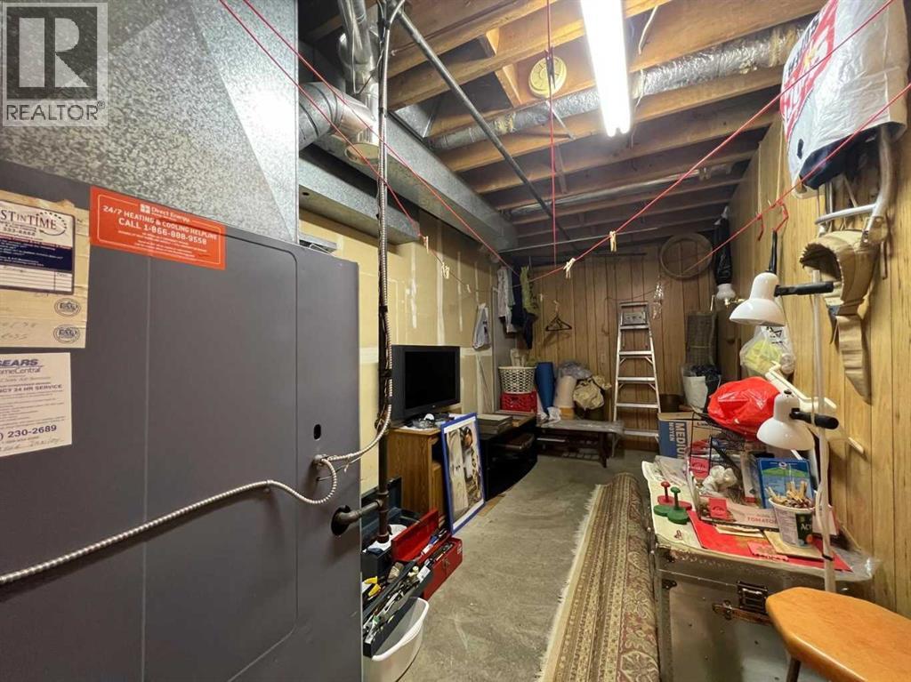 Single Family House Bi-level for Sale in  Dalhart Hill NW Dalhousie Calgary 
