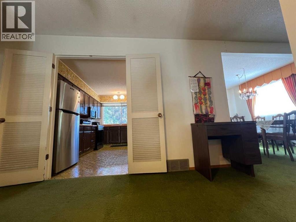 Single Family House Bi-level for Sale in  Dalhart Hill NW Dalhousie Calgary 