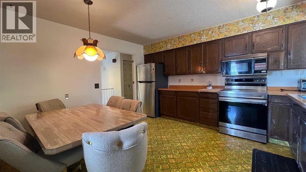 Single Family House Bi-level for Sale in  Dalhart Hill NW Dalhousie Calgary 