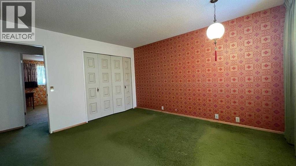 Single Family House Bi-level for Sale in  Dalhart Hill NW Dalhousie Calgary 