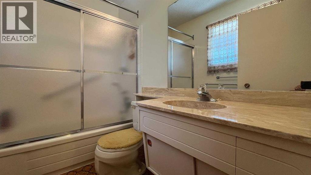 Single Family House Bi-level for Sale in  Dalhart Hill NW Dalhousie Calgary 
