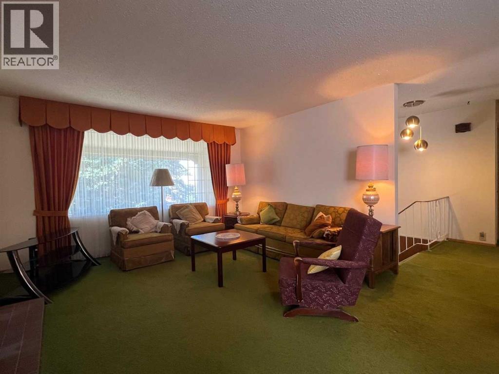 Single Family House Bi-level for Sale in  Dalhart Hill NW Dalhousie Calgary 