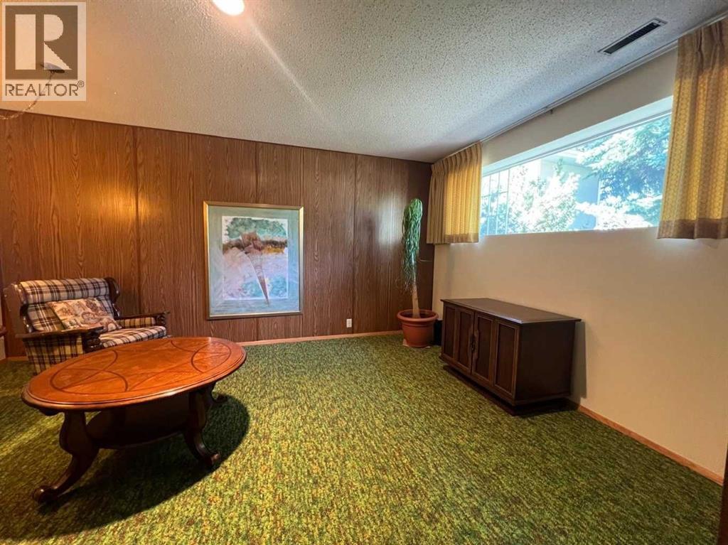 Single Family House Bi-level for Sale in  Dalhart Hill NW Dalhousie Calgary 
