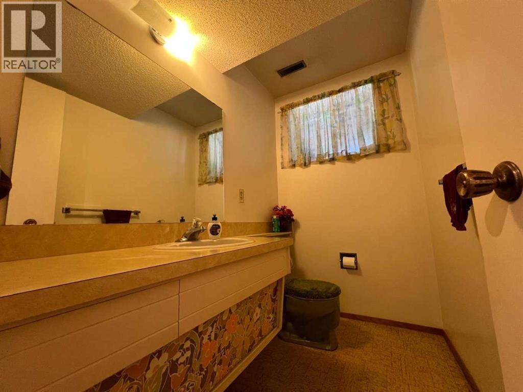 Single Family House Bi-level for Sale in  Dalhart Hill NW Dalhousie Calgary 
