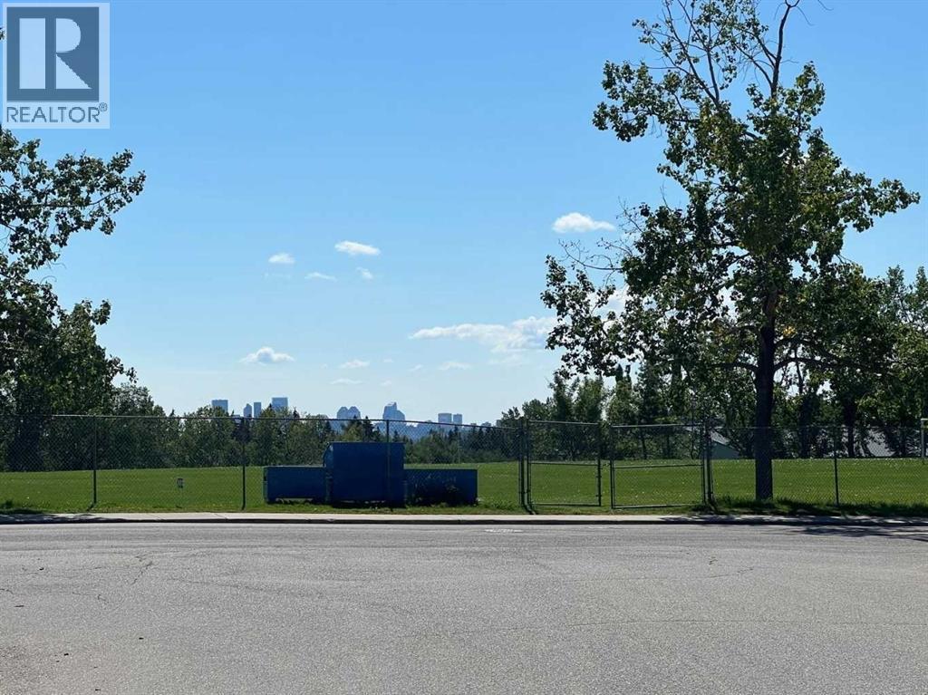 Single Family House Bi-level for Sale in  Dalhart Hill NW Dalhousie Calgary 