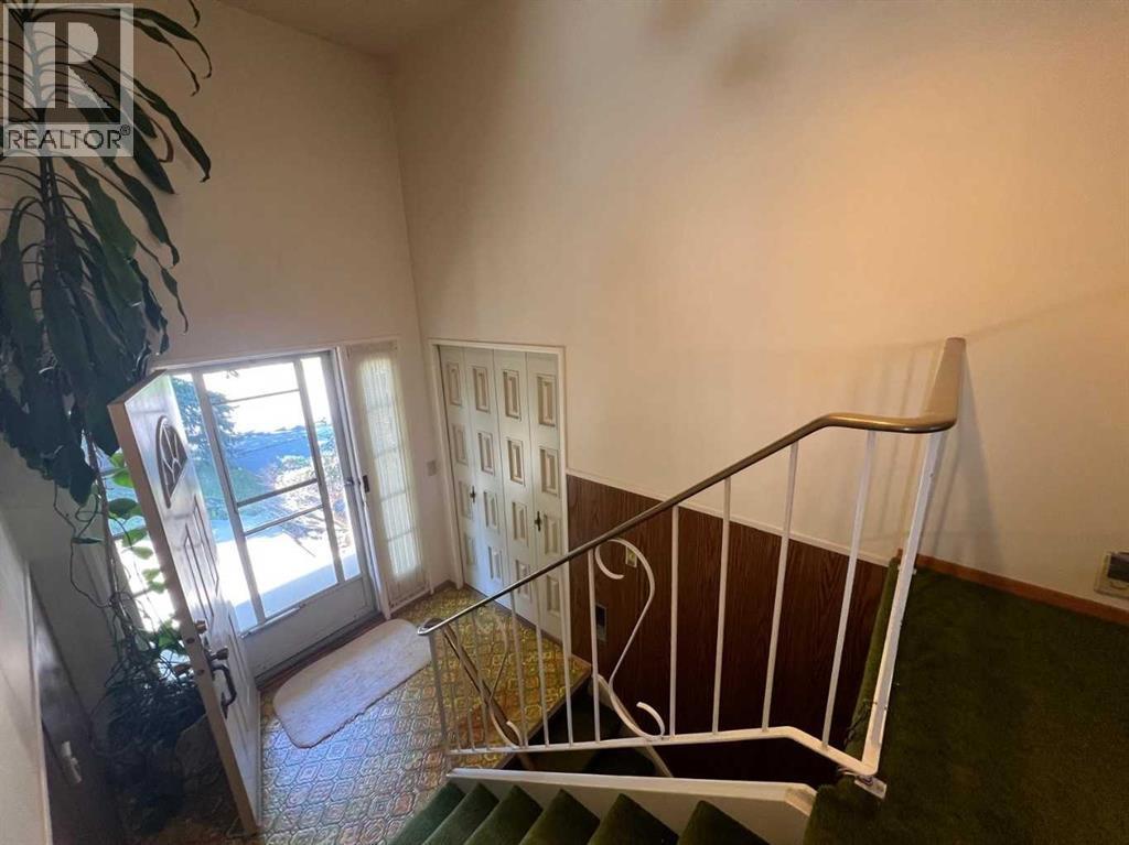 Single Family House Bi-level for Sale in  Dalhart Hill NW Dalhousie Calgary 