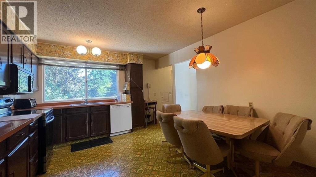Single Family House Bi-level for Sale in  Dalhart Hill NW Dalhousie Calgary 