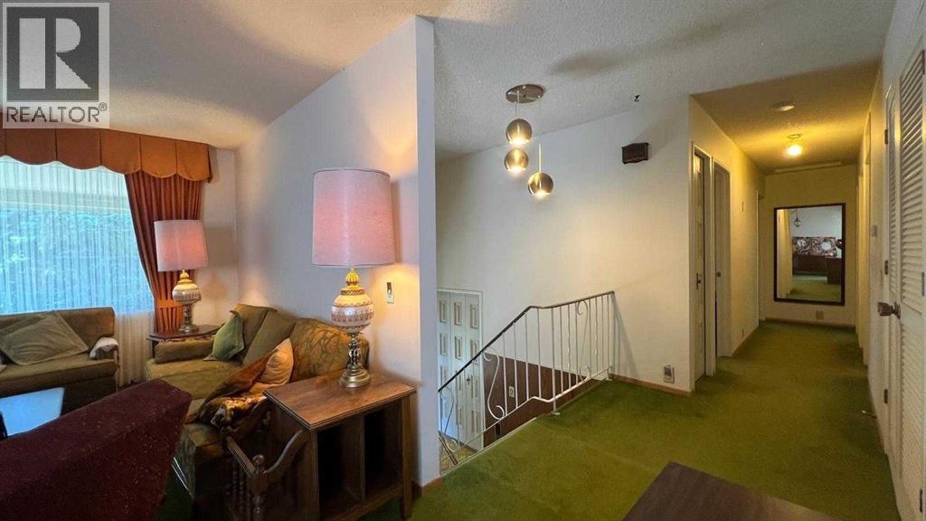 Single Family House Bi-level for Sale in  Dalhart Hill NW Dalhousie Calgary 
