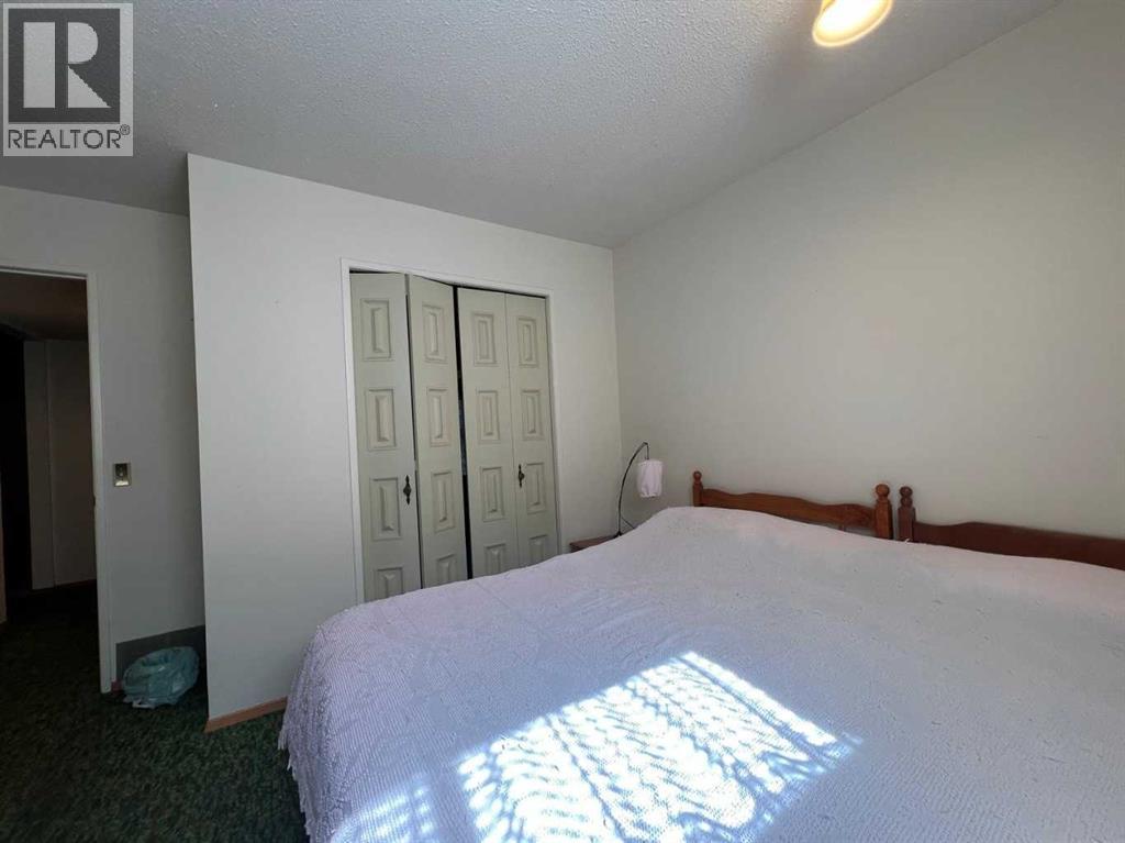 Single Family House Bi-level for Sale in  Dalhart Hill NW Dalhousie Calgary 
