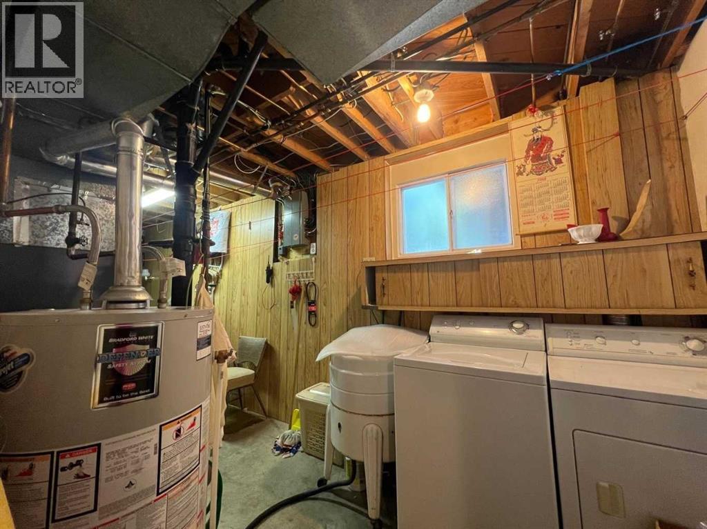 Single Family House Bi-level for Sale in  Dalhart Hill NW Dalhousie Calgary 