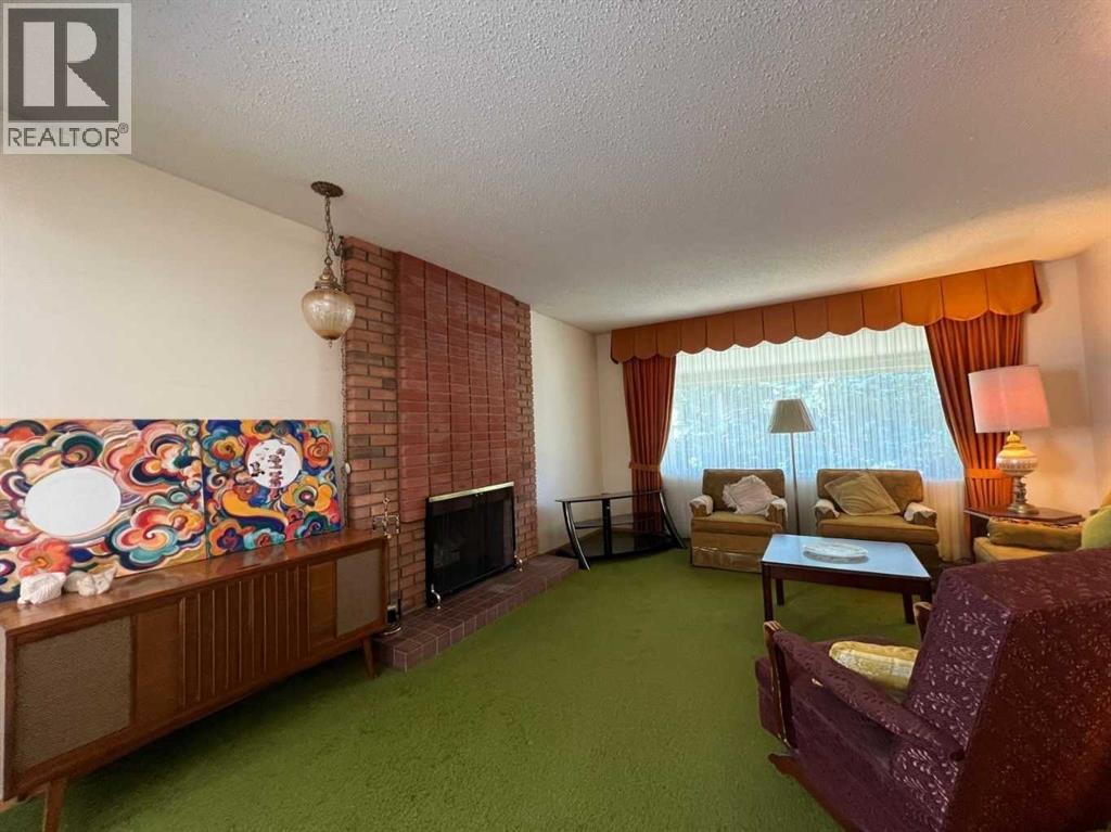 Single Family House Bi-level for Sale in  Dalhart Hill NW Dalhousie Calgary 