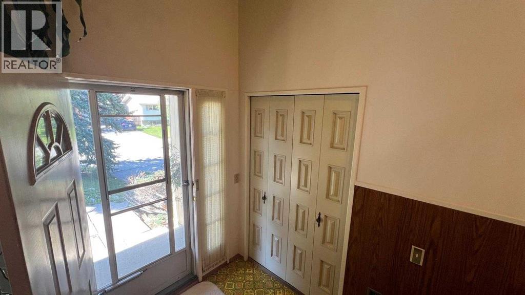 Single Family House Bi-level for Sale in  Dalhart Hill NW Dalhousie Calgary 