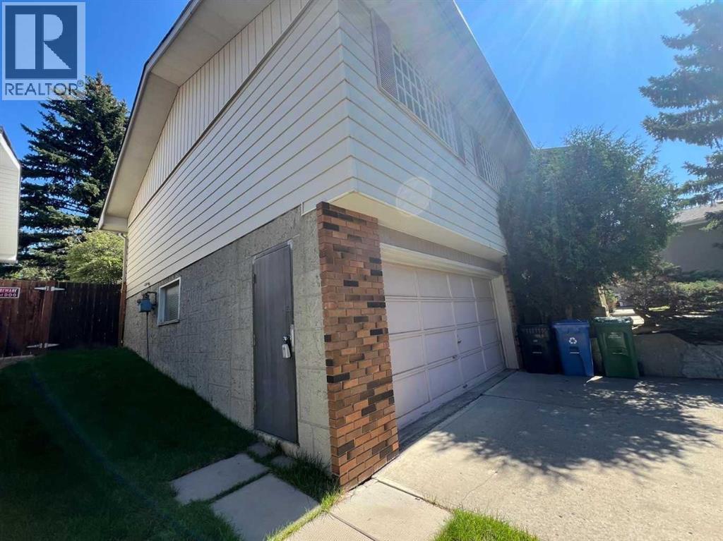 Single Family House Bi-level for Sale in  Dalhart Hill NW Dalhousie Calgary 