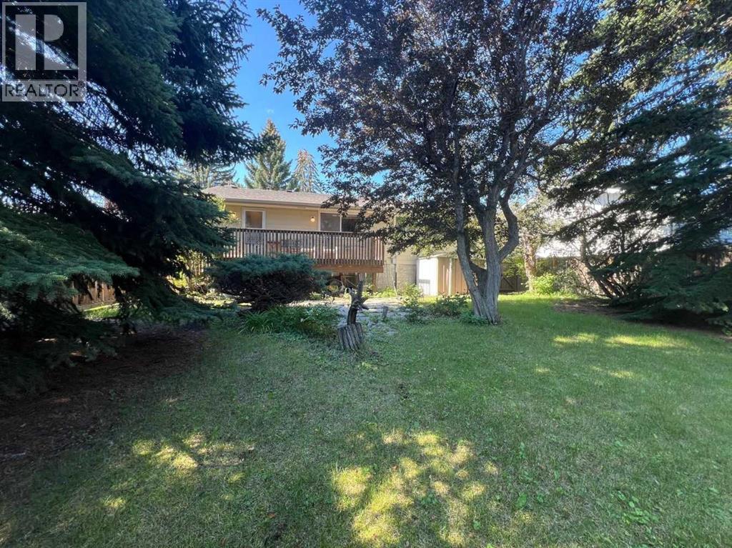 Single Family House Bi-level for Sale in  Dalhart Hill NW Dalhousie Calgary 