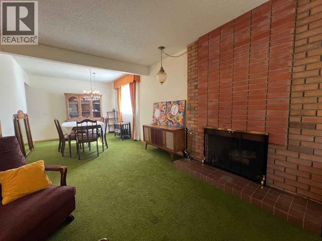 Single Family House Bi-level for Sale in  Dalhart Hill NW Dalhousie Calgary 