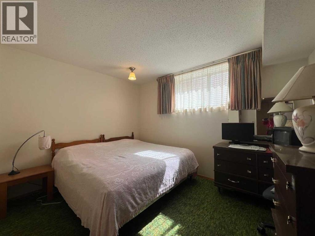 Single Family House Bi-level for Sale in  Dalhart Hill NW Dalhousie Calgary 
