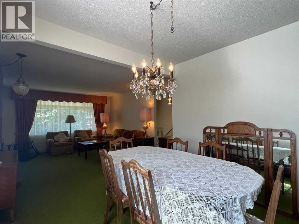 Single Family House Bi-level for Sale in  Dalhart Hill NW Dalhousie Calgary 