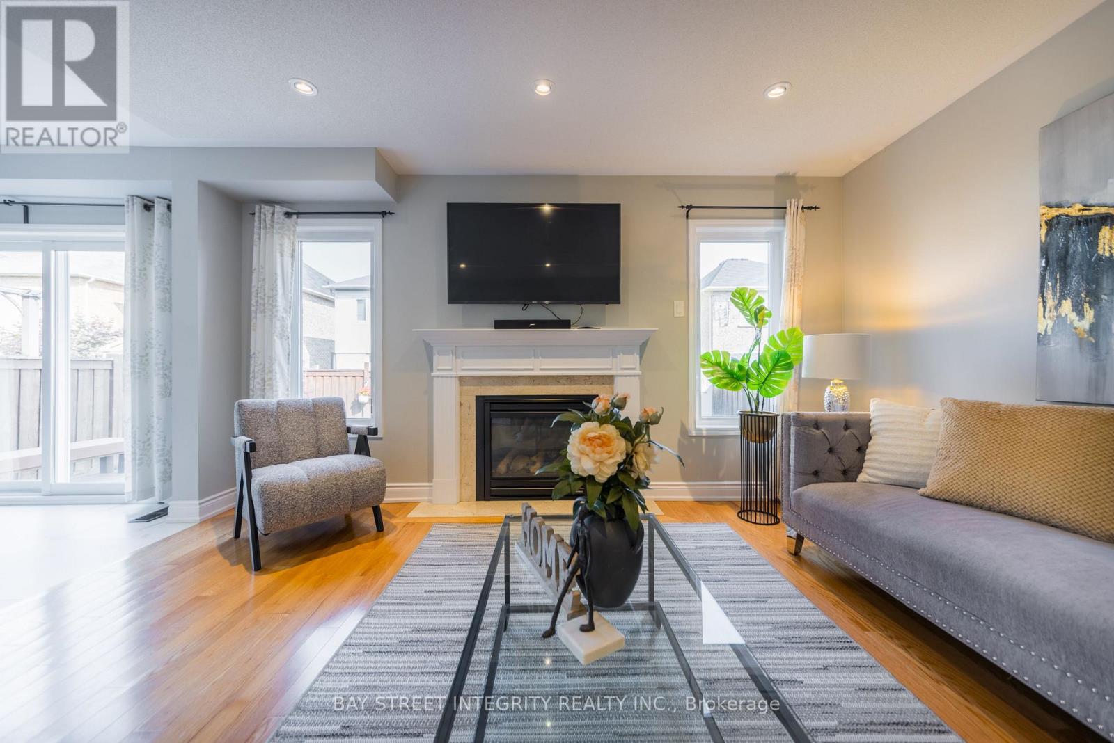 Photo 5 of 82 Oswell Drive, Ajax ON