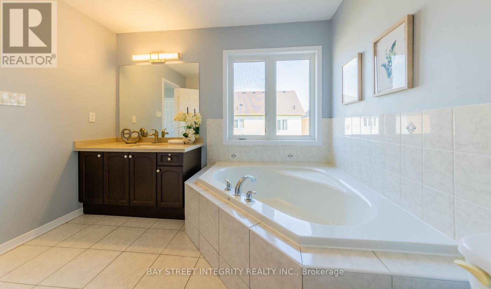 Photo 12 of 82 Oswell Drive, Ajax ON