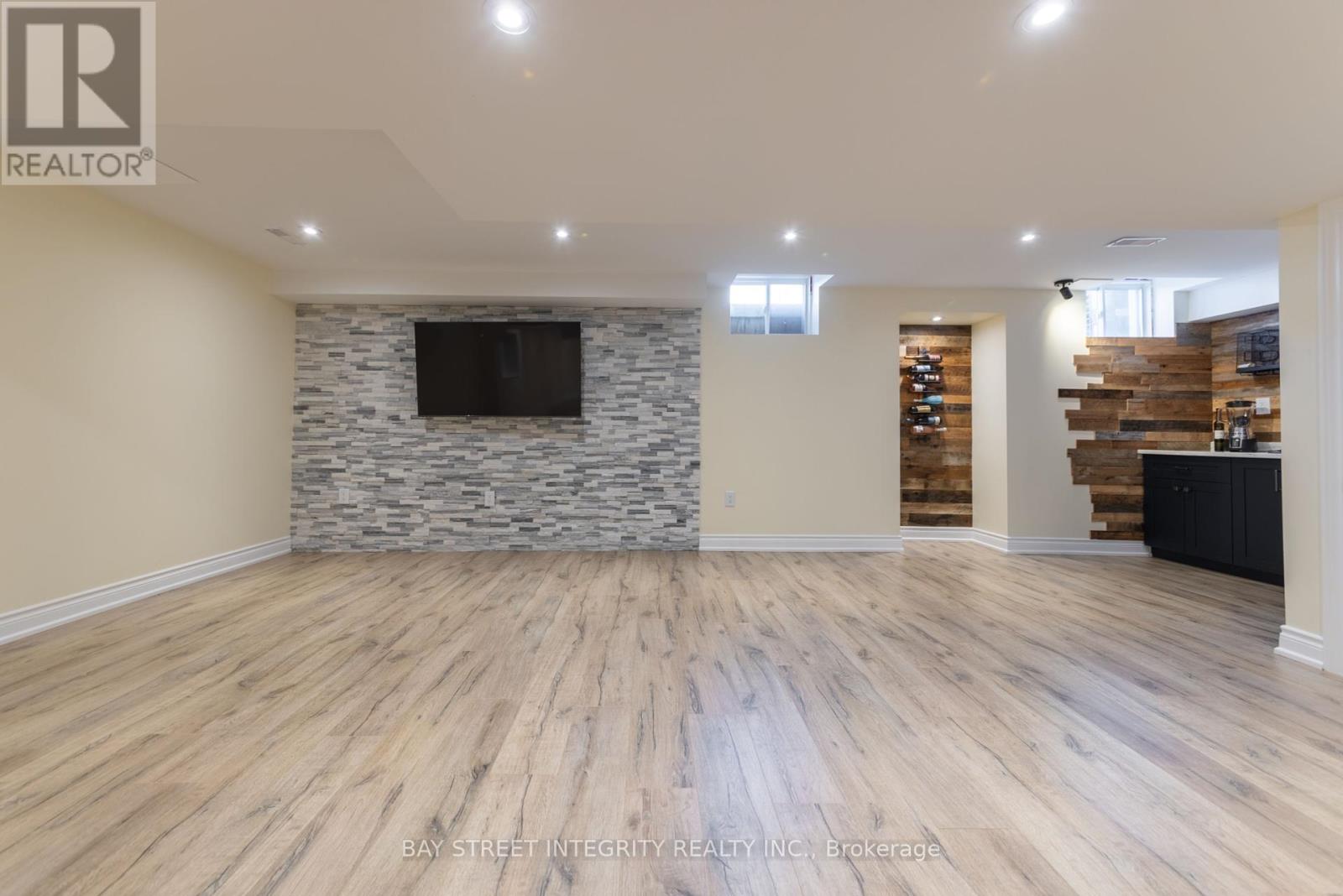 Photo 32 of 82 Oswell Drive, Ajax ON